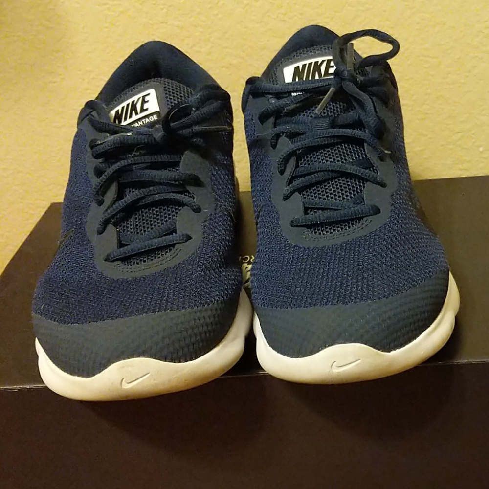 Nike - Picture 2 of 3